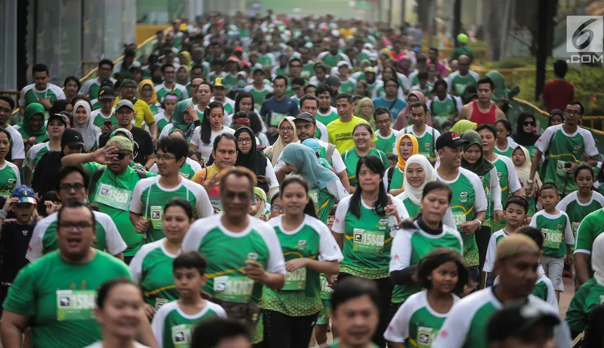 Ribuan peserta mengikuti lomba lari Milo Jakarta International 10K di kawasan Rasuna Epicentrum, Jakarta, Minggu (14/7/2019). Lomba ini digelar sebagai bagian dari perayaan Hari Ulang Tahun (HUT)  ke-492 DKI Jakarta. (Liputan6.com/Faizal Fanani)