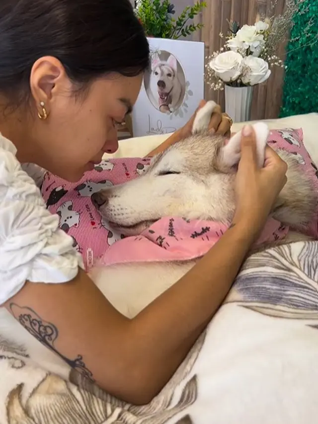 Sophia Latjuba dan Eva Celia bersedih (Instagram/sophia_latjuba88)