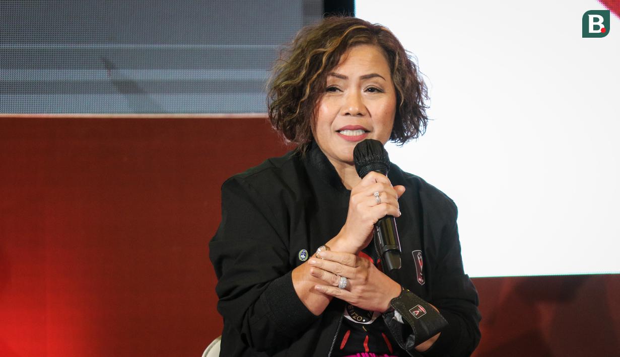 <p>Direktur Program SCM, Harsiwi Achmad, memberikan pernyataan saat konferensi pers Piala Presiden 2022 di Studio Lantai 8 SCTV Tower, Senayan City, Jakarta pada Senin (06/06/2022). (Bola.com/Bagaskara Lazuardi)</p>