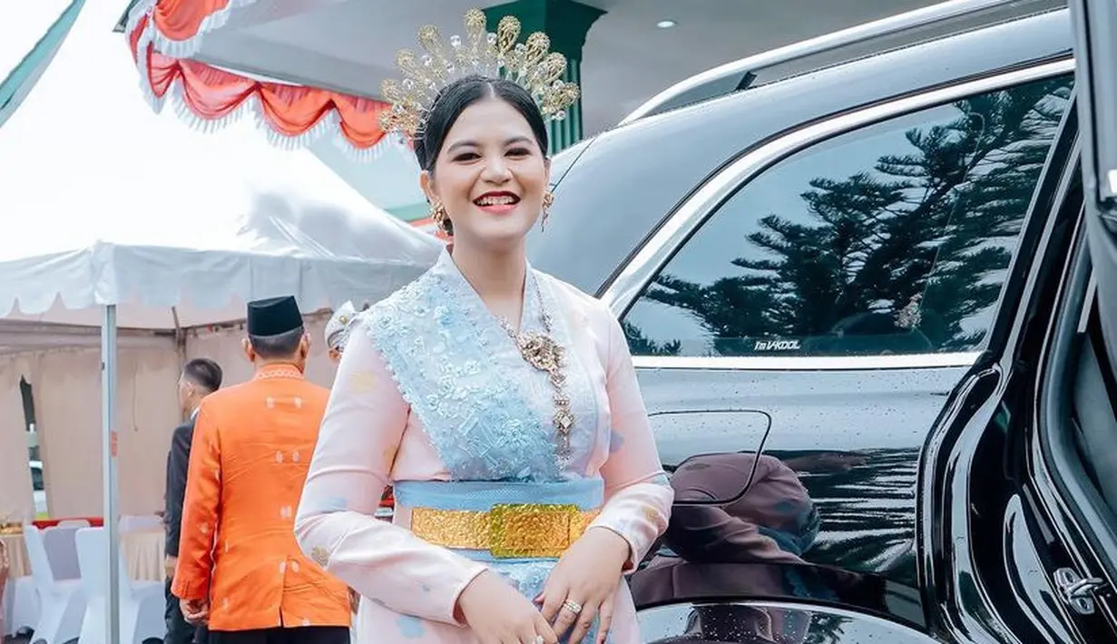 <p>Saat hari Kemerdekaan, Kahiyang mengenakan busana wastra nusantara. Ia pun memerlihatkan wajah tirusnya.&nbsp;[@ayanggkahiyang]</p>