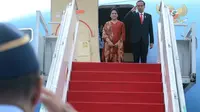 Presiden Jokowi dan Ibu Negara sebelum berangkat ke Bandung dan Pontianak. (Foto: Biro Pers Kepresidenan)