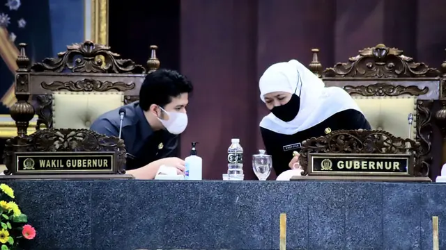 Guberbur Jatim Khofifah dan Wakil Gubernur Emil Dardak saat LKPJ. (Dian Kurniawan/Liputan6.com)