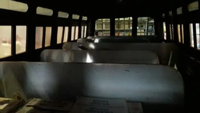 Interior Bus Kayu Pownis