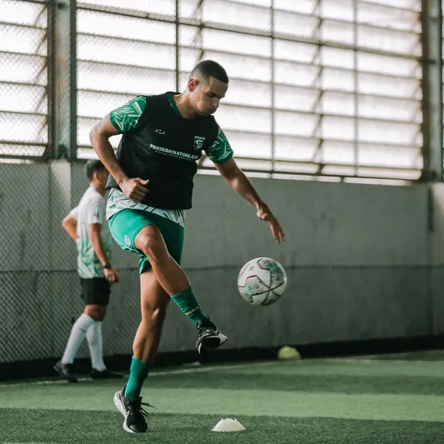 5 Potret Leo Lelis saat Latihan Pramusim Persebaya Surabaya, Selalu Fokus