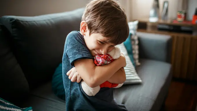 Cara Mengenali Tanda Anak Membutuh Pelukan daripada Nasihat