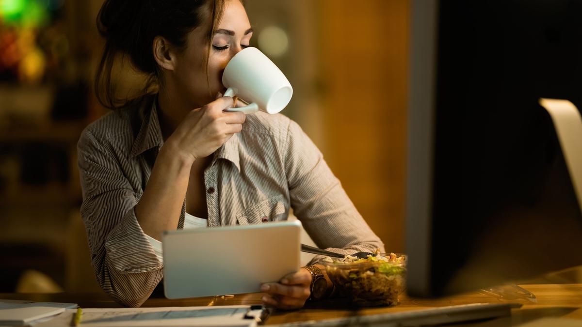 Ini 5 Cara Hindari Konsumsi Kopi Berlebihan Saat Bekerja untuk Produktivitas Optimal