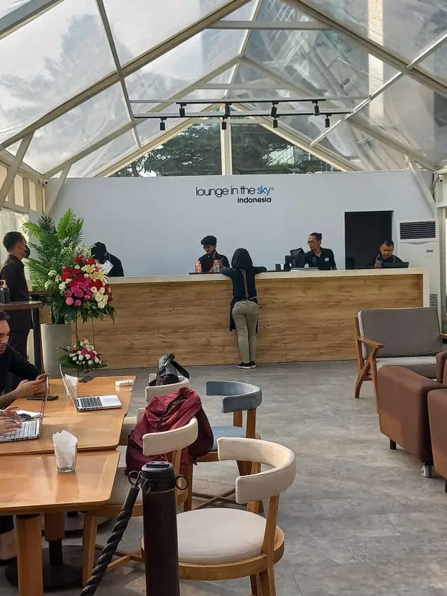 Makan Malam Sambil Memacu Adrenalin di Lounge in The Sky, Layakkah Dicoba?