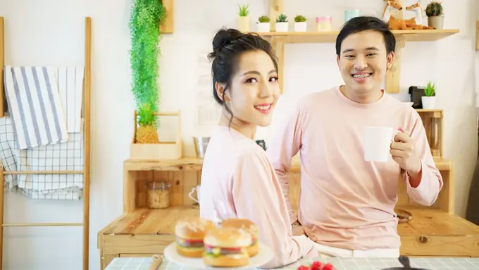 pasangan cinta bahagia