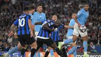 Penyerang Inter Milan, Romelu Lukaku gagal memanfaatkan beberapa peluang emas yang ia dapatkan pada babak final Liga Champions 2022/2023, Minggu (11/6/2023) dini hari WIB. (AFP/Ozan Kose)