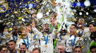 Para pemain Real Madrid merayakan gelar juara Liga Champions usai mengalahkan Borussia Dortmund di stadion Wembley di London, Sabtu, 1 Juni 2024. (AP Photo/Kirsty Wigglesworth)