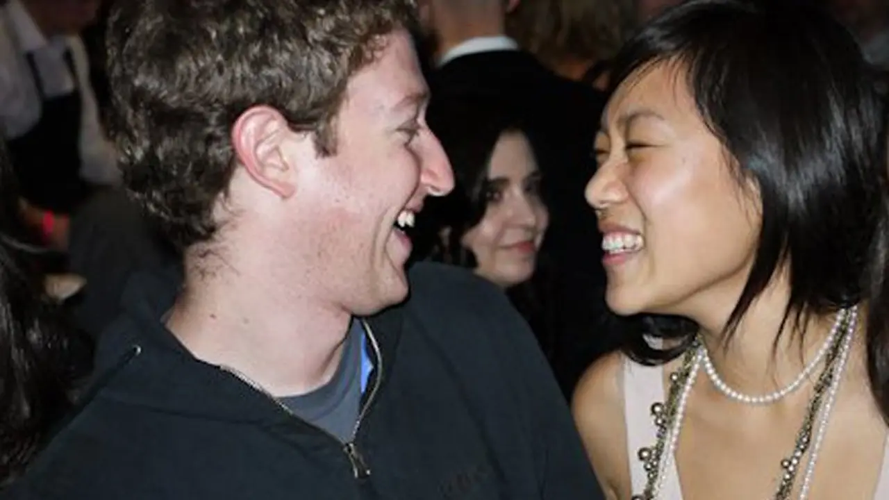 Kisah Kasih Cinta Mark Zuckerberg Bersama Sang Istri