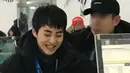 Pada 21 Februari lalu, publik dihebohkan dengan foto Xiumin saat belanja di sebuah store. Ternyata ia sedang belanja merchandise resmi PyeongChang Winter Olympics 2018 di PyeongChang, Gangwon. (Foto: Soompi.com)