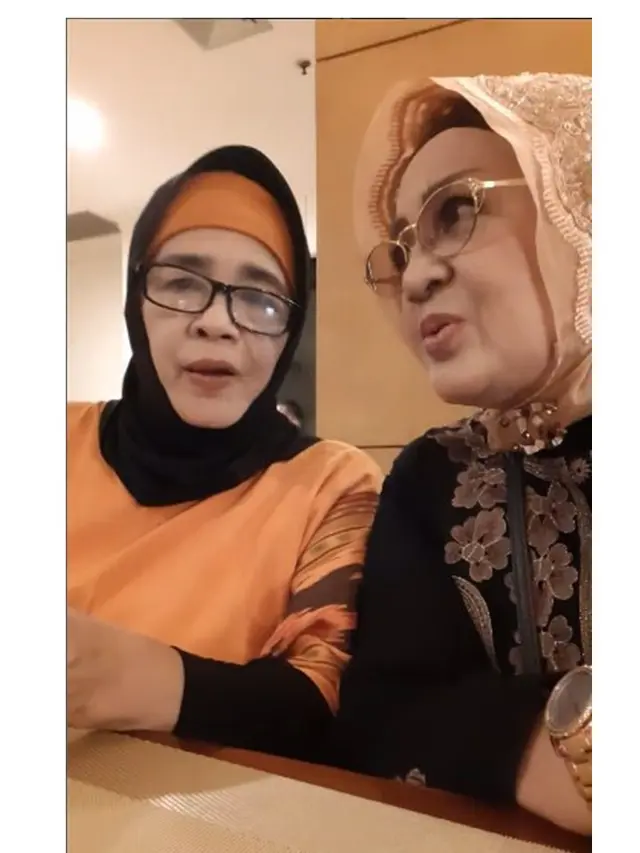 7 Potret Terbaru Leily Sagita Pemeran Mak Lampir, Disebut Awet Muda