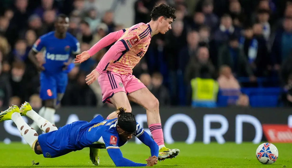 Hingga akhir laga, The Blues menang tipis 3-2 dan berhak lolos ke perempat final. (AP Photo/Kirsty Wigglesworth)