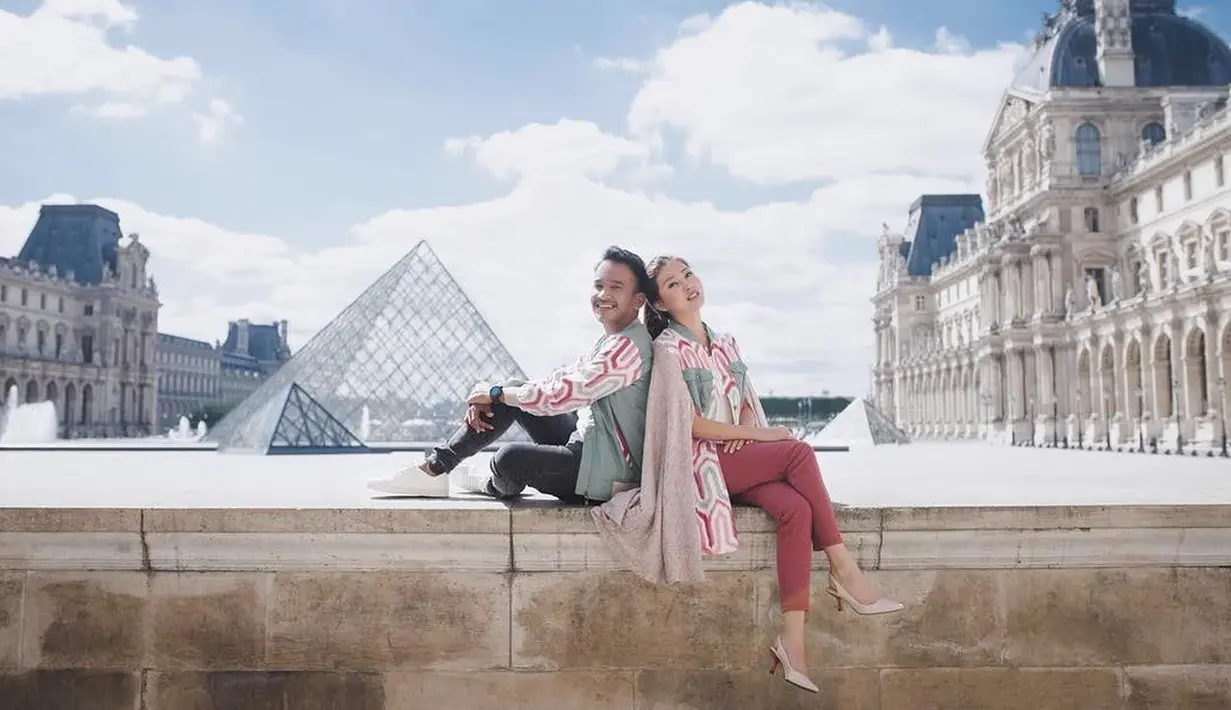 "Nyender aje neng, nyaman ya ? Hahahaha," tulis Ruben Onsu sebagai keterangan foto. (Foto: instagram.com/ruben_onsu)