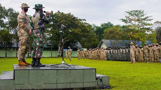TNI Angkatan Darat dan US Army.