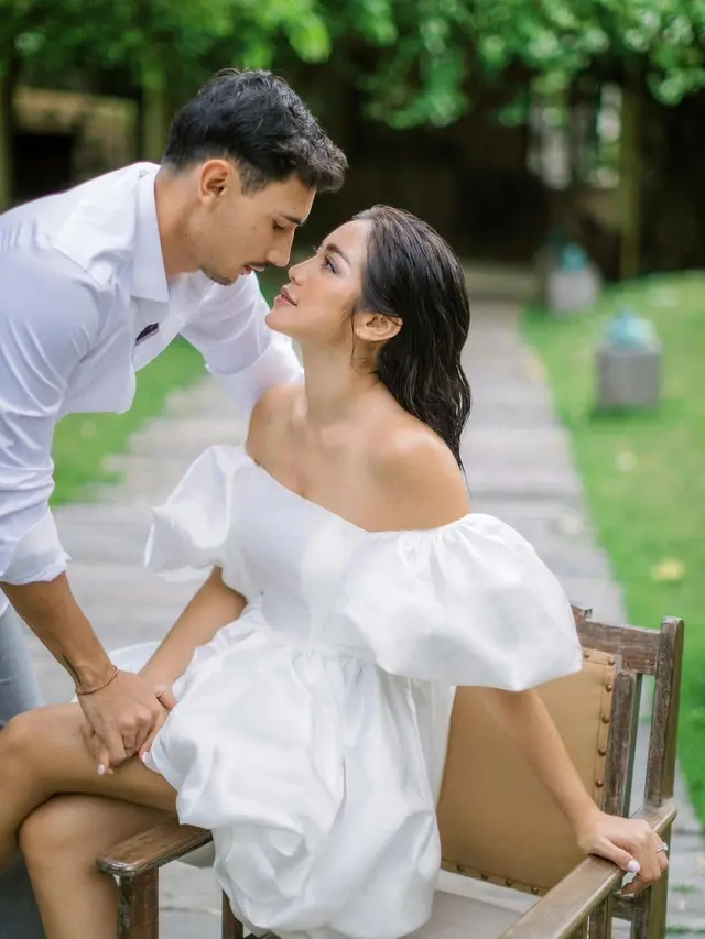 7 Potret Prewedding Jessica Iskandar dan Vincent Verhaag dengan Nuansa Serba Putih