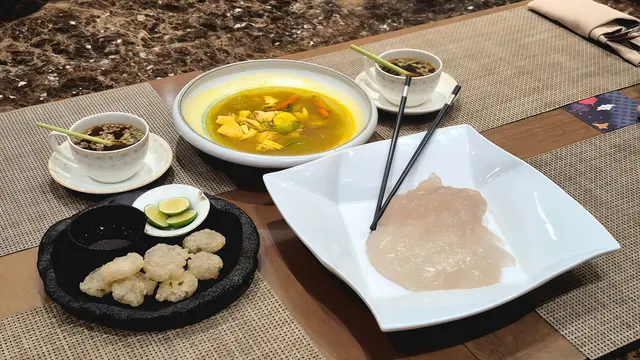 Papeda Ikan Kuah Kuning dan Air Guraka