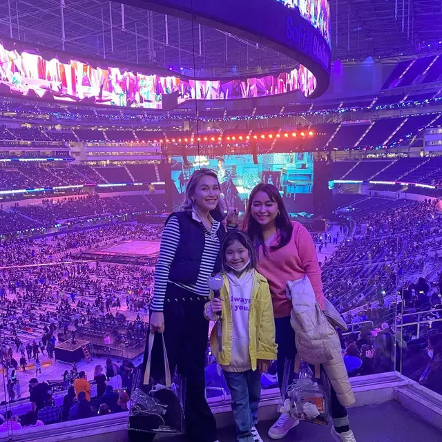 Ayu Ting Ting Nonton Konser BTS di Amerika (Foto: Instagram/@ayutingting92)