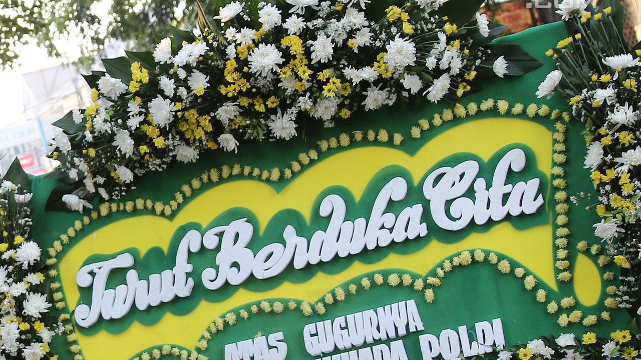 Karangan Bunga Duka Cita Hiasi Mako Brimob Depok