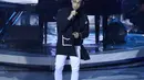 Penyanyi solo Afgan Syahreza saat tampil dalam Konser Yovie Widianto dengan tema Beranda Cinta Yovie & His Friends di Studio Emtek City, Jalan Daan Mogot, Jakarta Barat, Rabu (3/5/2017) malam. (Nurwahyunan/Bintang.com)