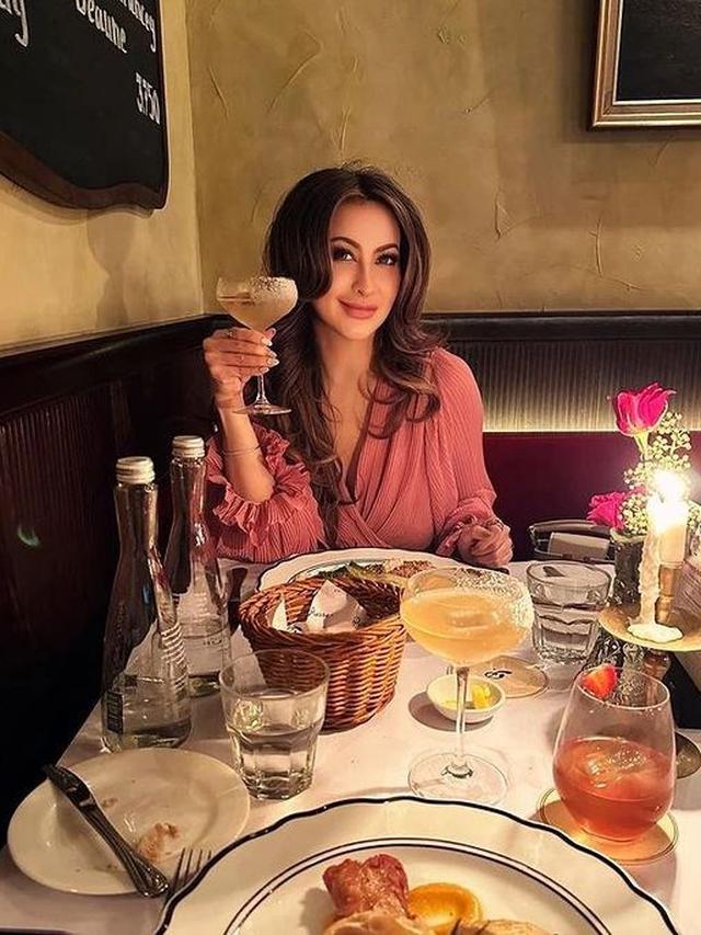 7 Potret Terbaru Diana Punky Tetap Awet Muda di Usia 49 Tahun, Disebut Bak Barbie