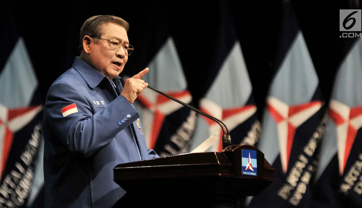 Ketua Umum Partai Demokrat Susilo Bambang Yudhoyono menyampaikan pidato politiknya dalam acara HUT Ke-17 Partai Demokrat di Jakarta, Senin (17/9). Acara itu digelar dengan tema Utamakan Rakyat dan Bangun Politik Yang Beradab. (Merdeka.com/Iqbal S Nugroho)