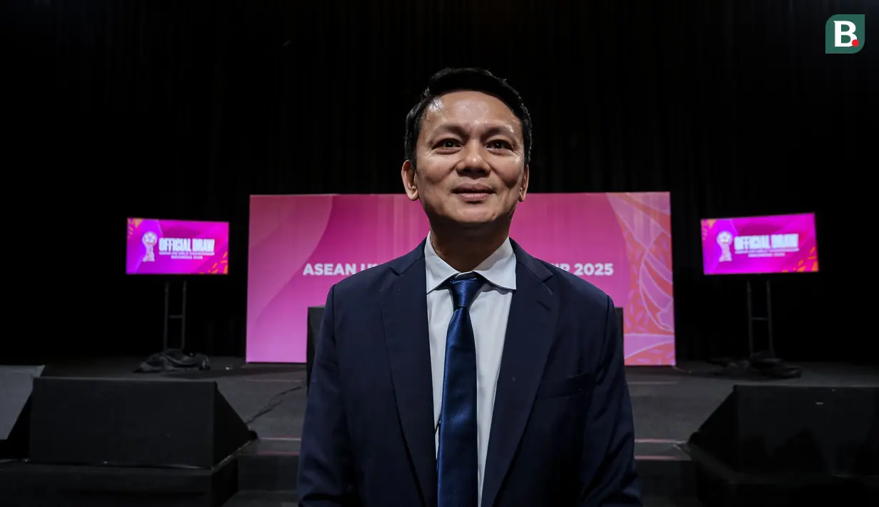 <p>Sekretaris Jenderal AFF, Winston Lee berpose setelah melakukan wawancara di depan media dalam pengundian AFF U-16 Putri 2025 Indonesia yang berlangsung di SCTV Tower, Jakarta Pusat, pada Senin (21/7/2025). (Bola.com/Bagaskara Lazuardi)</p>