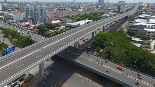 Jalan Tol Ujung Pandang Seksi 3 atau dikenal dengan Jalan Tol Layang Andi Pangeran (AP) Pettarani Kota Makassar, Sulawesi Selatan.