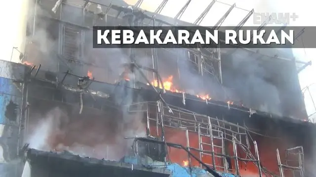 ENAM PLUS: Korsleting Listrik Hanguskan Bangunan Rukan