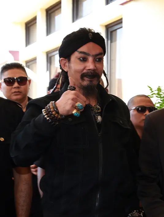 Limbad diduga mencuri sebuah mobil berdasarkan bukti rekaman cctv. (Deki Prayoga/Bintang.com)