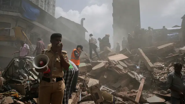Diguyur Hujan Lebat, Bangunan Ambruk Tewaskan Sembilan Orang di Mumbai