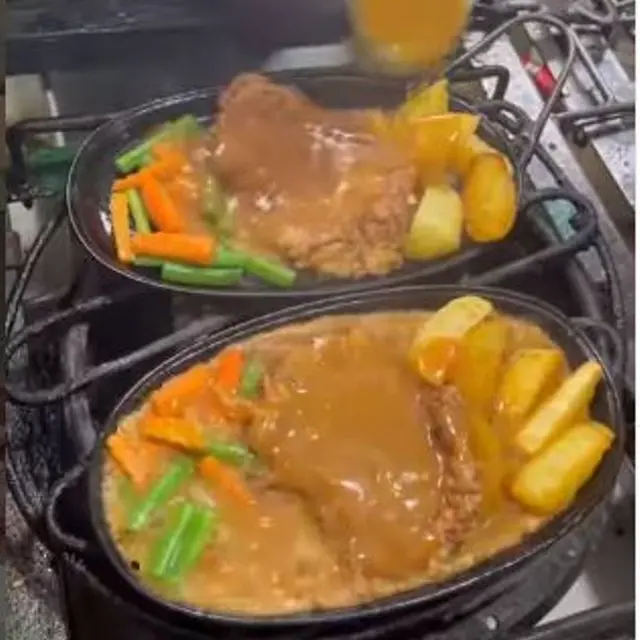 Chef Restoran Buka Warteg, Sajikan Steak dengan Harga Terjangkau