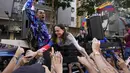 Maria Corina Machado juga menjadi sosok pemersatu dalam oposisi politik Venezuela yang sebelumnya sangat terpecah, oposisi yang kini menemukan titik temu dalam tuntutan akan pemilu bebas dan pemerintahan yang mewakili rakyat. Tampak dalam foto ketika pemimpin oposisi Maria Corina Machado menyapa para pendukungnya dalam protes menentang Presiden Venezuela Nicolas Maduro sehari sebelum pelantikannya untuk masa jabatan ketiga di Caracas, Venezuela, Kamis, 9 Januari 2025. (AP Photo/Matias Delacroix)