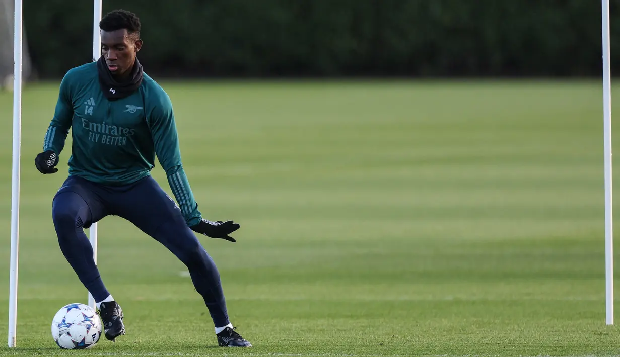 Arsenal akan menjamu Lens di Emirates Stadium pada matchday 5 Grup B Liga Champions 2023/2024 yang akan kick-off Kamis, 30 November 2023, jam 03:00 WIB. (Adrian DENNIS / AFP)