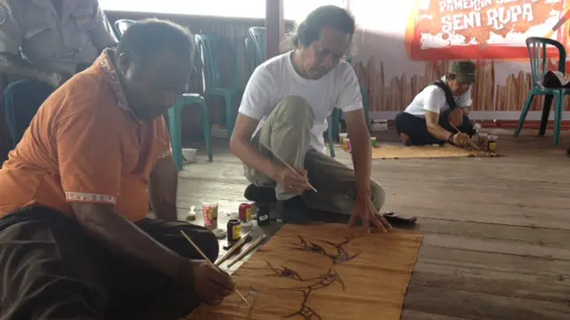 Kampung Asei Jayapura, Surganya Pelukis Kulit Kayu