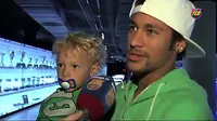 [VIDEO] Neymar Bawa Sang Buah Hati Kunjungi Museum Barcelona