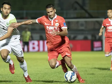 Raphael Maitimo, gelandang naturalisasi yang menjadi bintang baru Persija Jakarta. (Bola.com/Vitalis Yogi Trisna)