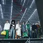 BTS debut di fashion show Spin-Off Men's Fall-Winter 2021 collection Louis Vuitton. (dok. Twitter @LouisVuitton)