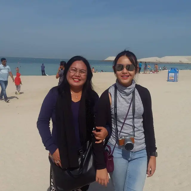 Jarang Tersorot, Ini 6 Potret Kebersamaan Amanda Manopo dan Ibunda