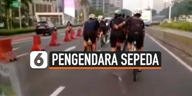 VIDEO: Viraal Aksi Nyeleneh Pesepeda di Jalan Sudirman Jakarta