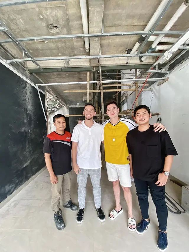 Desain Dua Rumah Baru Verrell Bramasta