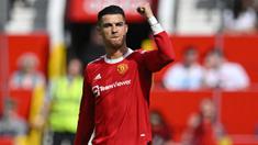Ya, dengan sumbangan satu golnya ke gawang Brentford pada Selasa (3/5/2022) dini hari WIB Cristiano Ronaldo sukses melewati raihan gol Son Heung-min bahkan Mohamed Salah. Striker Manchester United itu mengungguli keduanya dalam raihan gol kandang musim ini. (AFP/Paul Ellis)