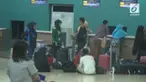 Sebuah rekaman menunjukkan calon penumpang sebuah maskapai mengamuk karena tidak jadi berangkat.