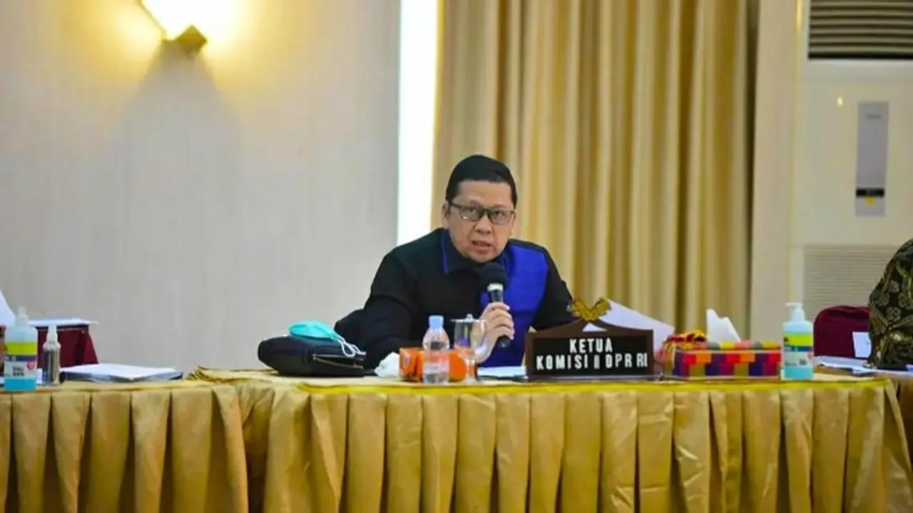 Anggota Komisi II DPR saat dengar pendapat terkait persoalan lahan dengan Pemerintah Provinsi Riau.