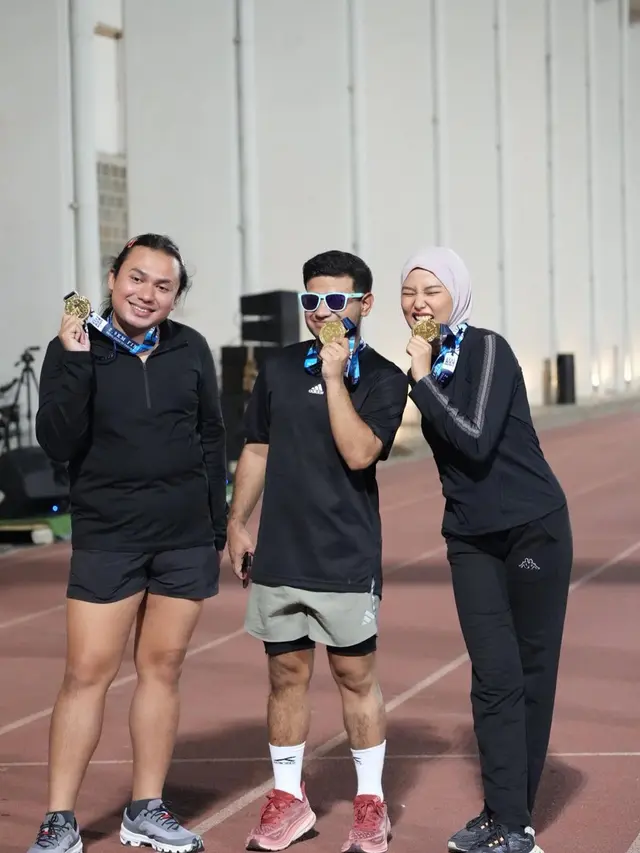 7 Potret Ulang Tahun Fadil Jaidi ke 29, Dirayakan di Lintasan Lari