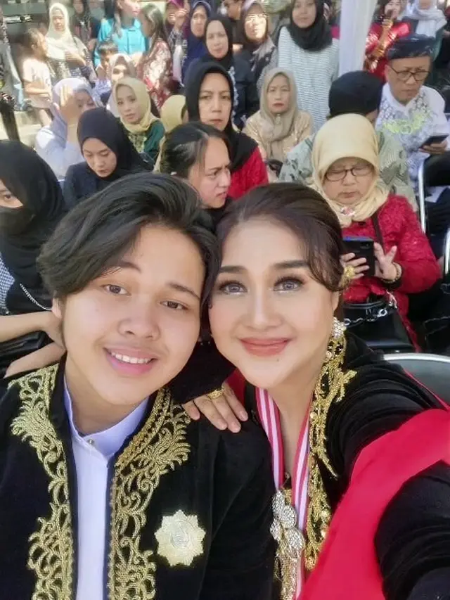 Paramitha Rusady kirab pusaka di Sumedang