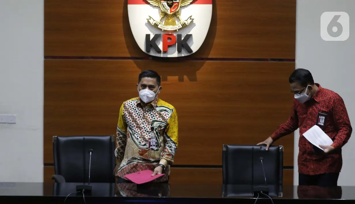 Deputi Penindakan dan Eksekusi KPK, Karyoto jelang penetapan tersangka dan penahanan Sekda Kota Tanjungbalai, Yusmada di Gedung KPK, Jakarta, Jumat (27/8/2021). Yusmada ditetapkan sebagai tersangka dugaan korupsi lelang mutasi jabatan di Pemkot Tanjungbalai 2019. (Liputan6.com/Helmi Fithriansyah)
