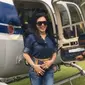 Syahrini kembali menyuguhkan gaya hidup jet setnya saat balik mudik dari Sukabumi ke Jakarta naik helikopter
