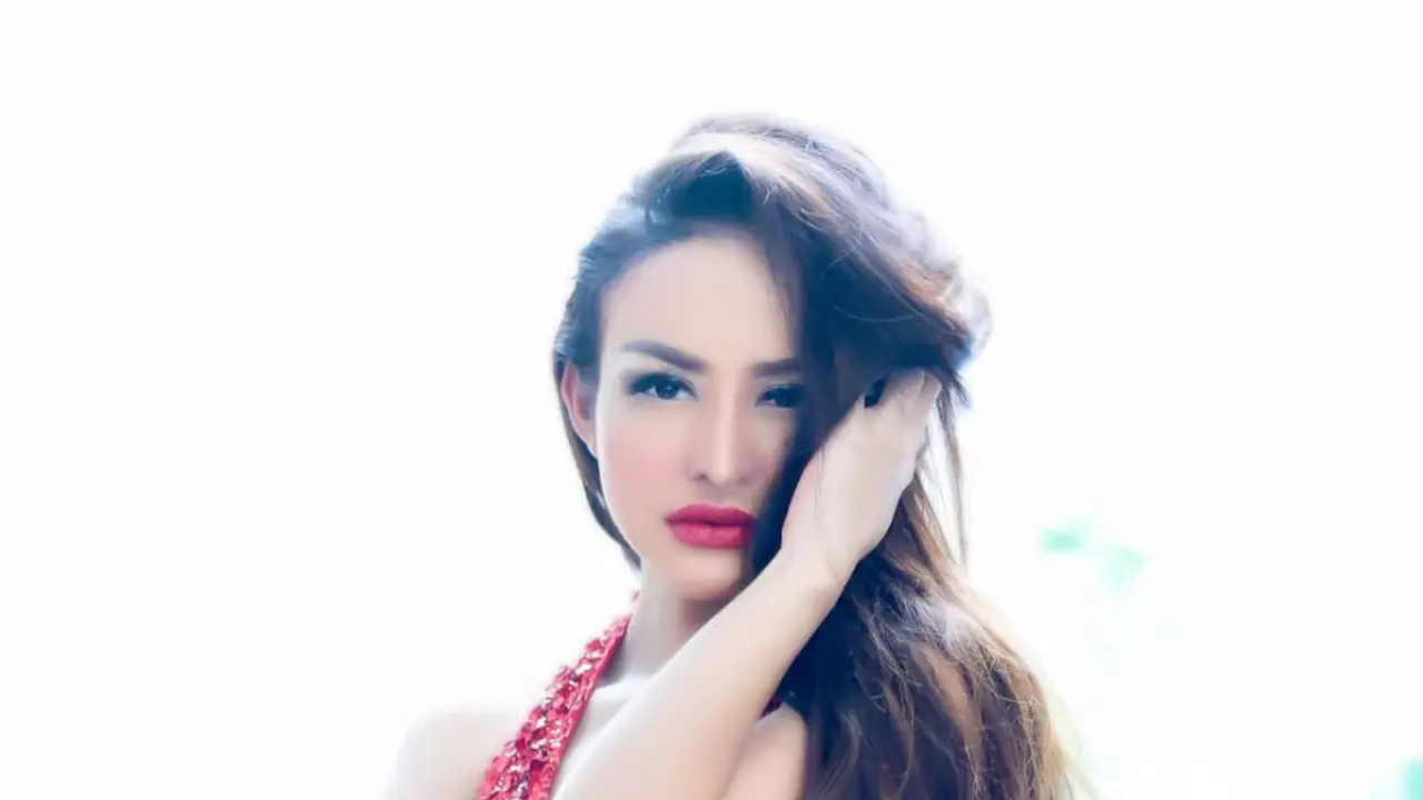 6 Potret Cynthiara Alona, Model Sekaligus Mantan Lutfi Agizal di Take Me Out